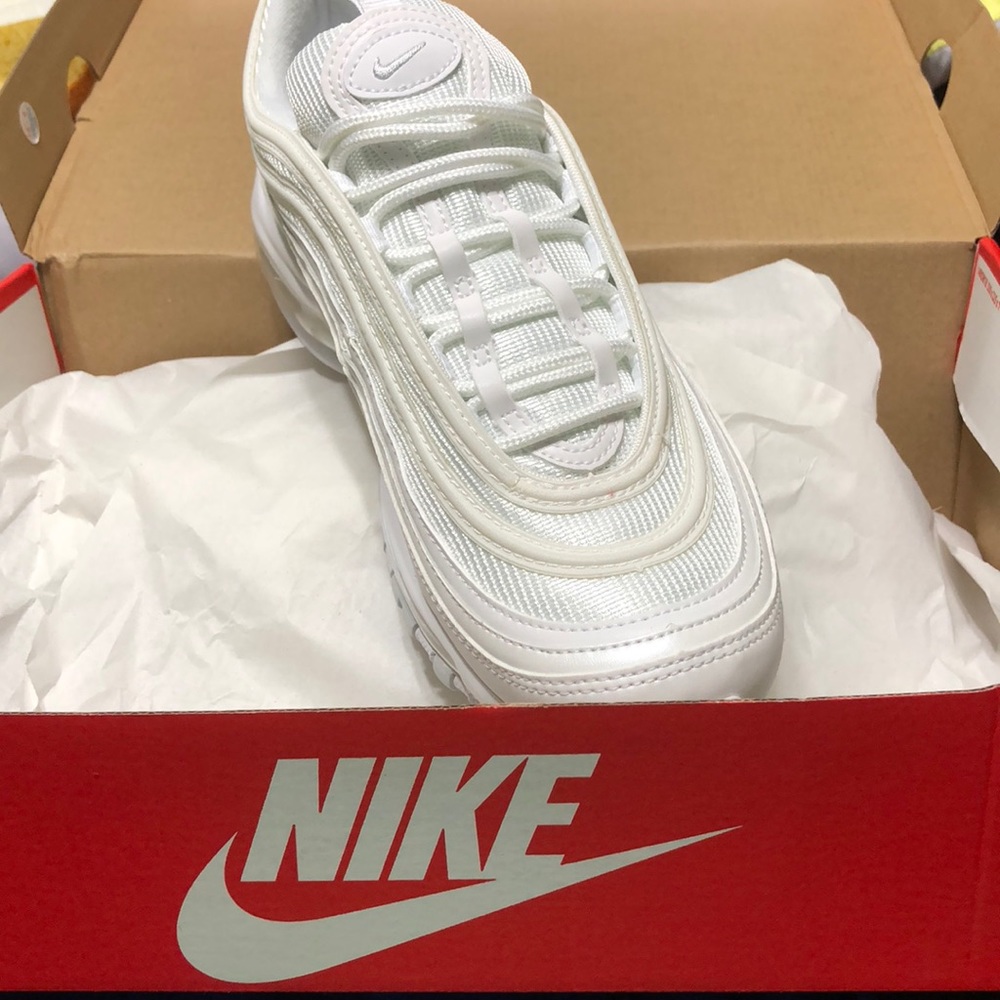 NIB White/White/Platinum Nike Air Max 97’s - Picture 2 of 3